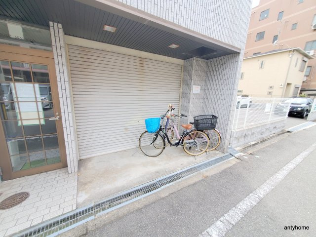 ヨロズマンション　仲介手数料無料の駐車場