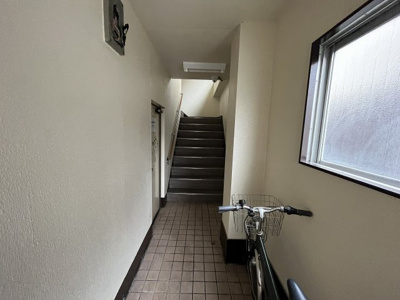 【エントランス】 | 山田マンション | 落ち着いたエントランスです