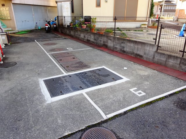 コンフォルトの駐車場