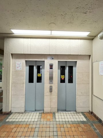 シャトー幸福のその他共用部分|エレベーターは二基ございます。