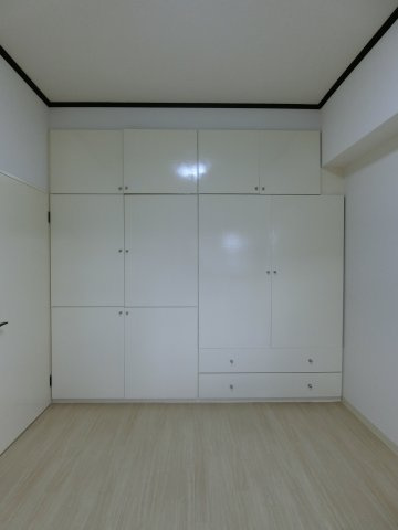 マンションもえぎの洋室