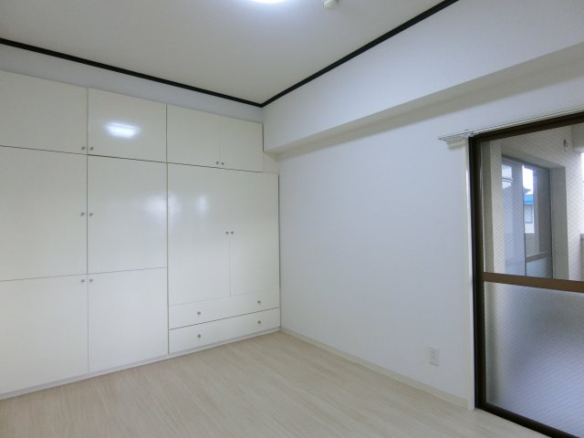 マンションもえぎの洋室|
