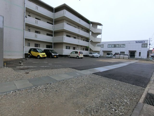 マンションもえぎの駐車場