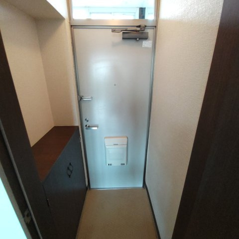 ファーストの玄関