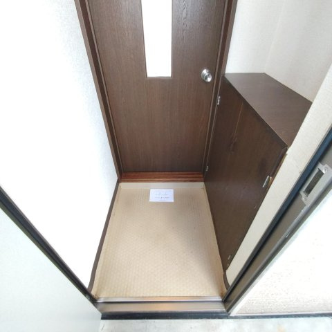 ファーストの玄関