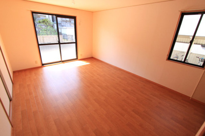 【居間・リビング】 | ソシアＡ棟 | ゆったりとしたリビングです