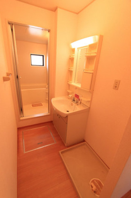 【洗面所】 | ソシアＡ棟 | 明るい洗面所です