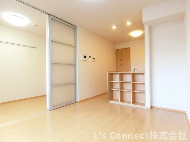 【居間・リビング】 | エクセルシオール吉岡南Ｂ | ９．１帖のＬＤＫ。カウンターキッチンです。