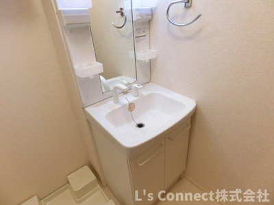 【洗面所】 | エクセルシオール吉岡南Ｂ | 朝の支度もスムーズな独立洗面台。