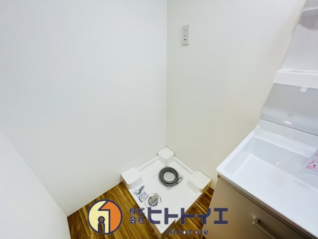 RENATUS CALERO(リナトゥス カレロ)の洗面所|洗濯機置き場。脱いだらすぐポイできます。