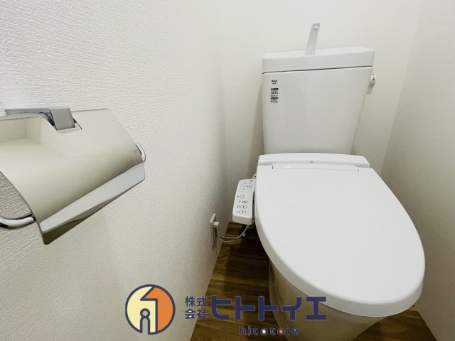 RENATUS CALERO(リナトゥス カレロ)のトイレ|ウォシュレット付き便座です。