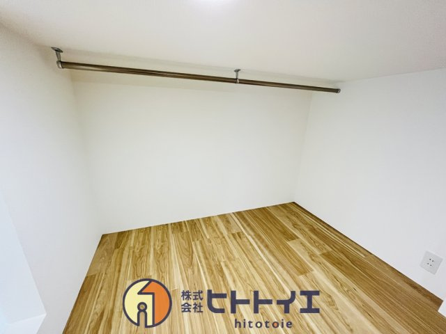 RENATUS CALERO(リナトゥス カレロ)の寝室|洋服収納あります。