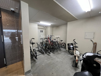 【その他共用部分】 | 屋内駐輪場です！雨風から自転車を守ります！