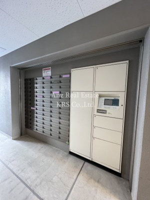 【その他共用部分】 | エスリード阿波座レジデンス | 大切な荷物をお預かり！宅配ボックスが設置されています♪