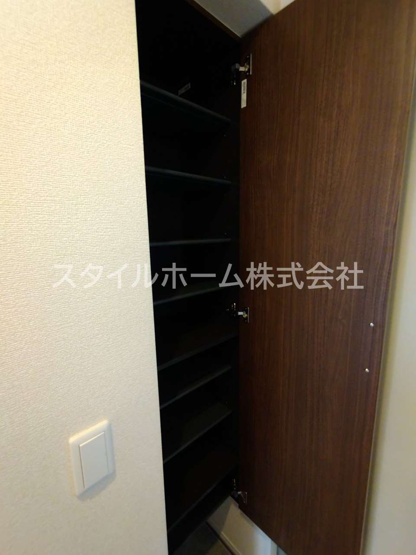 【収納】 | ＲＩＮＧ　ＳＥＬＥＣＴ | 別部屋写真です。