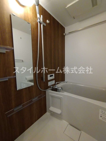 【浴室】 | ＲＩＮＧ　ＳＥＬＥＣＴ | 別部屋写真です。