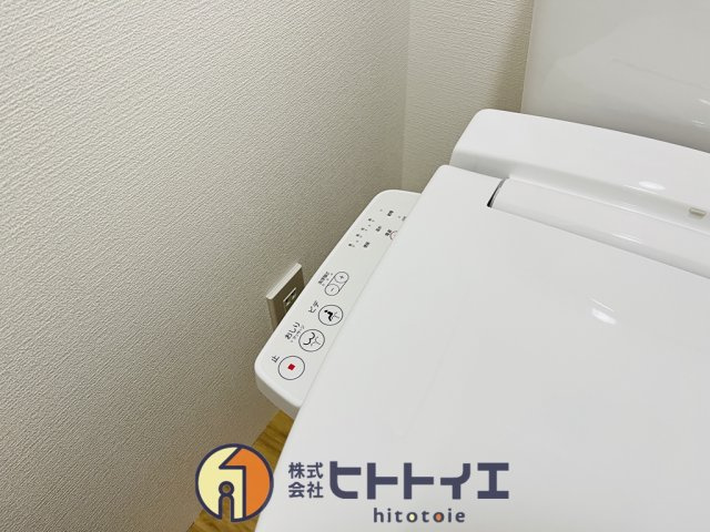 RENATUS CALERO(リナトゥス カレロ)のトイレ|ウォシュレット付き便座です。