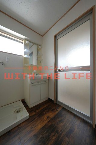 合川ハイツ【キャッシュバック対象物件】の洗面所|明るい洗面所です