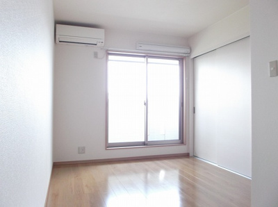 【洋室】 | ヴィヴァーチェ | ２F南側洋室