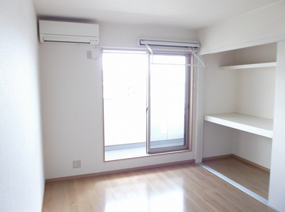 【寝室】 | ヴィヴァーチェ | エアコン２台、室内物干し付き