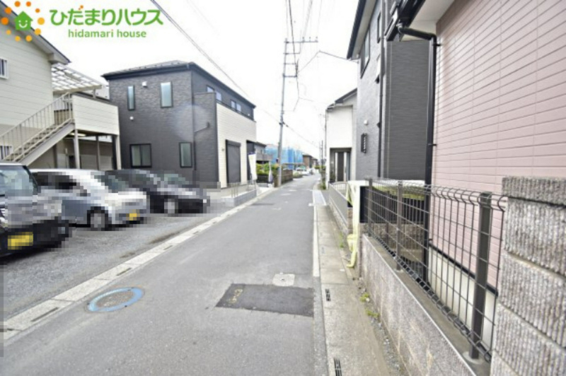 西区三橋6丁目　中古一戸建て　②の前面道路含む現地写真