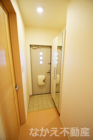 【玄関】 | 収納もある玄関です