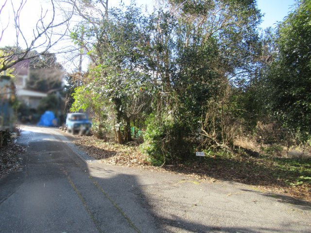 伊豆富士見ニュータウン別荘地⑧の前面道路含む現地写真|北西より