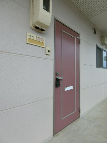 パルディアBの玄関|イメージB203号室の写真（反転あり）
