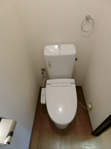 パルディアBのトイレ|イメージB203号室の写真（反転あり）