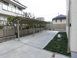 【その他共用部分】 | 屋根付きの駐輪場があるので雨が降っても安心です☆駅まで自転車もおすすめです！