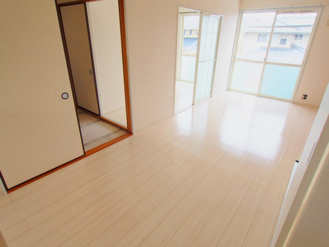 サニーハイム洋光 A棟の居間・リビング