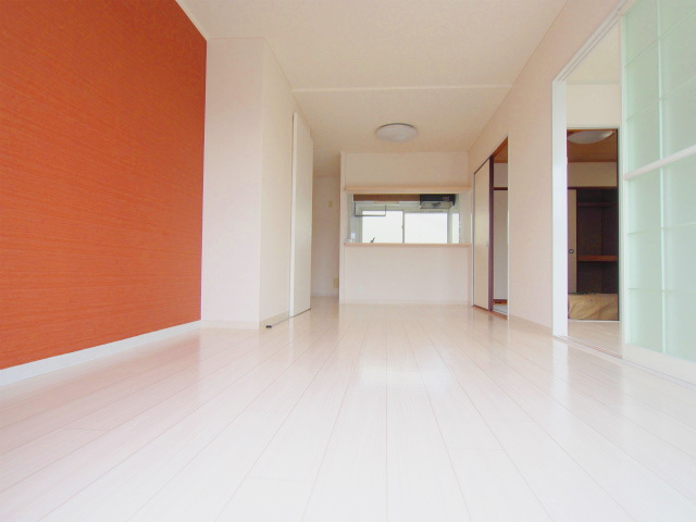 サニーハイム洋光 A棟の居間・リビング