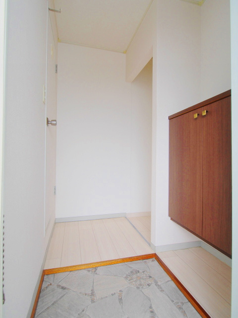 サニーハイム洋光 A棟の玄関