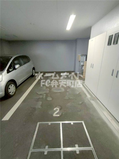 【駐車場】 | エスリード弁天町南 | 駐車場に車を止められます
