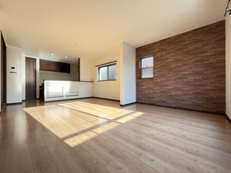 【居間・リビング】 | 花園西町2丁目　中古戸建