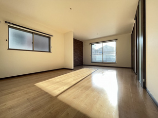 【居間・リビング】 | 花園西町2丁目　中古戸建