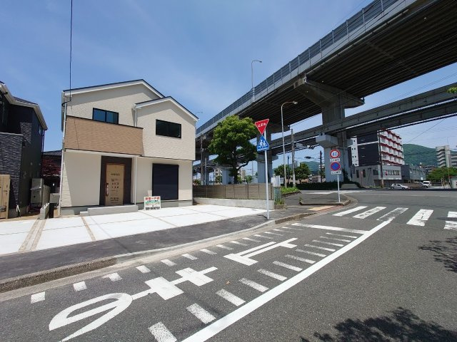 ケイアイ Fit－フィット－小倉南区下城野2丁目3期　【小倉南区　新築戸建て】の前面道路含む現地写真|前面道路も広々♪駐車しやすい♪　【小倉南区　新築戸建て】