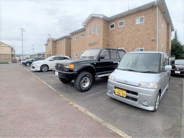 スクエアDの駐車場