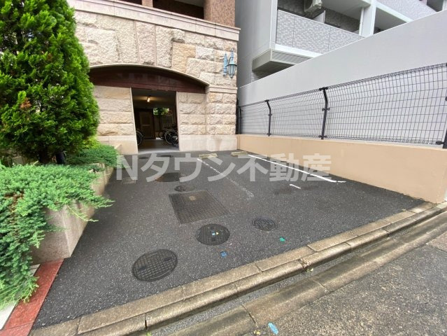 【駐車場】 | プレサンス桜通り葵 | カースペースがあります