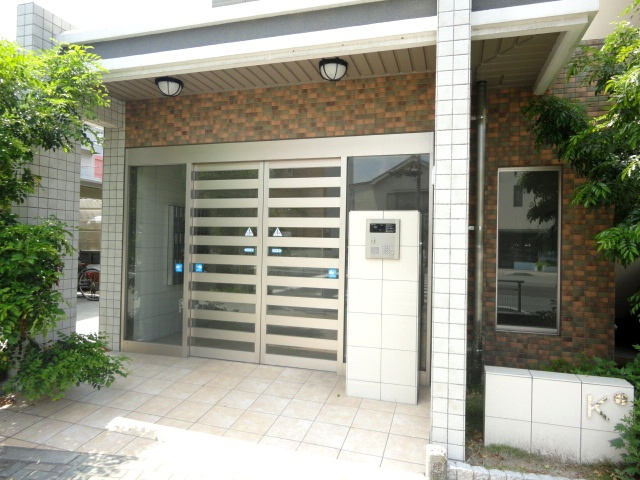 ケープラスのエントランス|建物の内部です