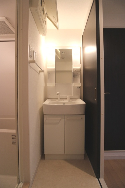 ケープラスの洗面所|ゆったりとスペースのある洗面所