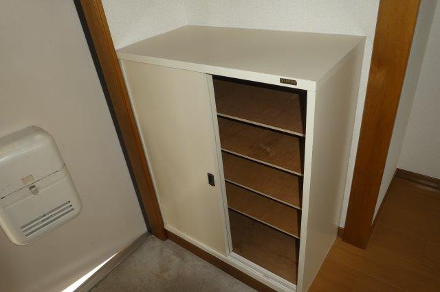 エルディム倉敷Aの玄関|シューズボックス