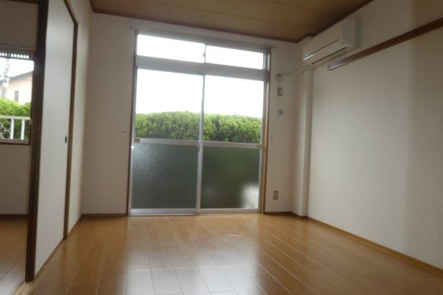 エルディム倉敷Aの居間・リビング|洋室