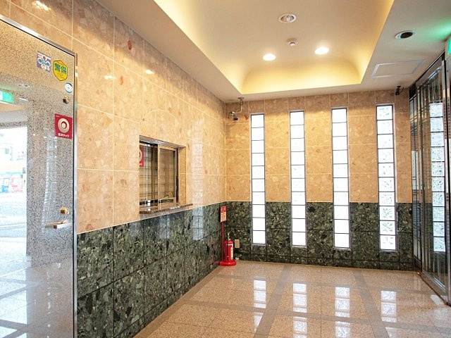 クラウンハイム夕陽丘のロビー