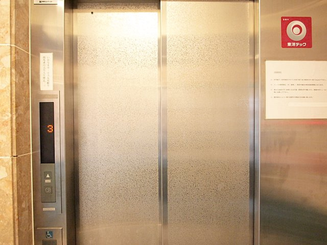 クラウンハイム夕陽丘のエントランス