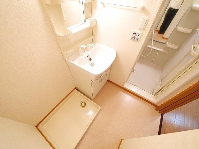 セレーノ東生駒Ｂ棟の洗面所|広い洗面スペース