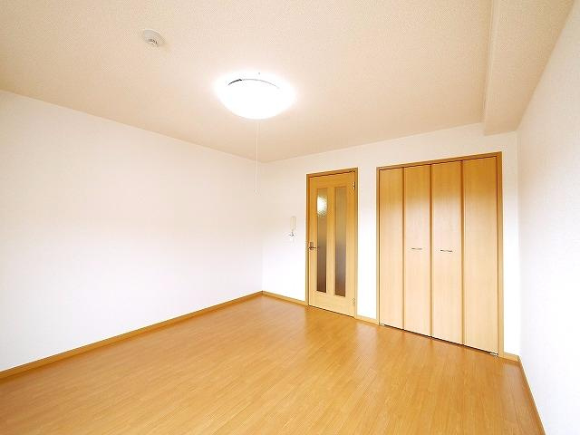 セレーノ東生駒Ｂ棟の洋室|ゆったりした洋室です