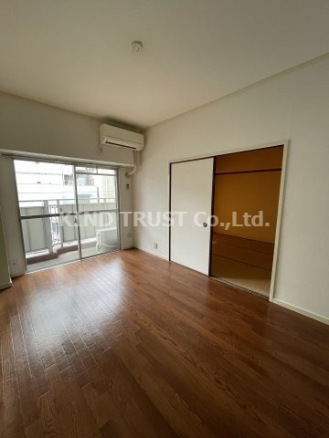 山本興産ビルの居間・リビング|ゆったり過ごせる居間です