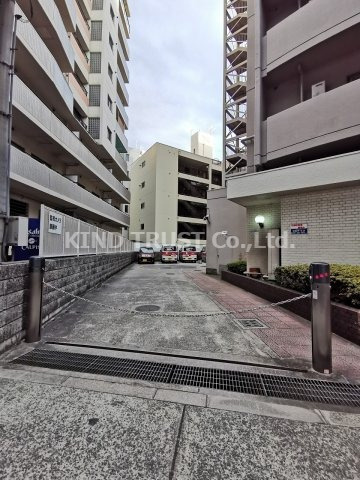 山本興産ビルの駐車場|駐車場に車を止められます