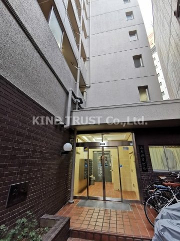 山本興産ビルのエントランス|落ち着いたエントランスです